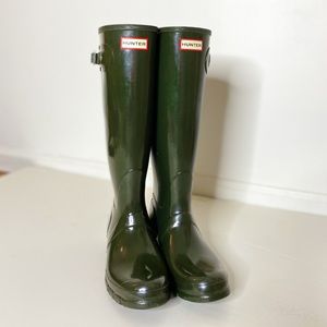 BRAND NEW! HUNTER RAIN BOOTS/DARK OLIVE